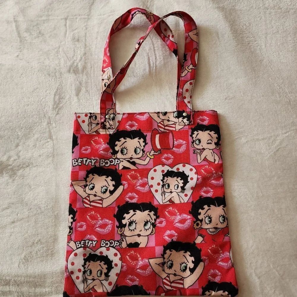Betty Boop Magnetic Closure Tote Bag - Picture 4 of 6